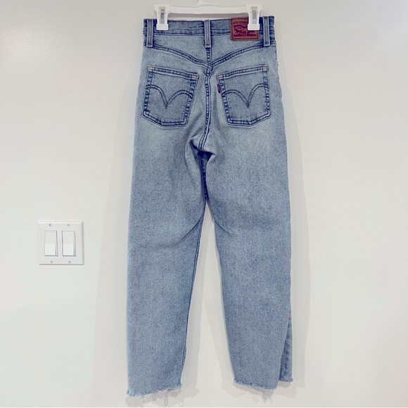 Levi’s Women’s Sz 24 Ribcage Straight Distressed Light Wash Jean - Picture 2 of 16